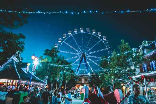 black and white ferris wheel